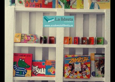 Primera biblioteca hecha con palets